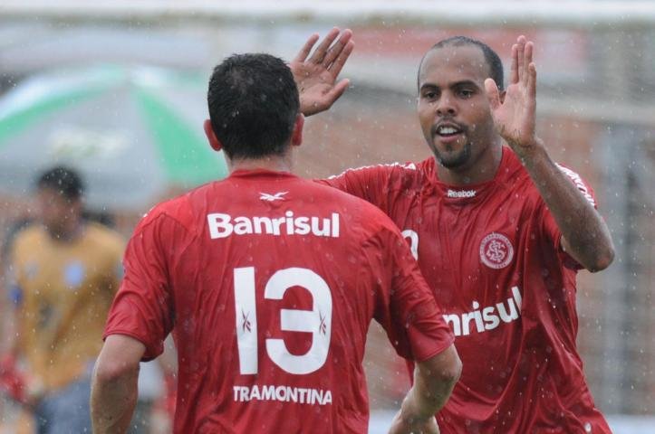Alecsandro fez o segundo, que garantiu a vit&oacute;ria