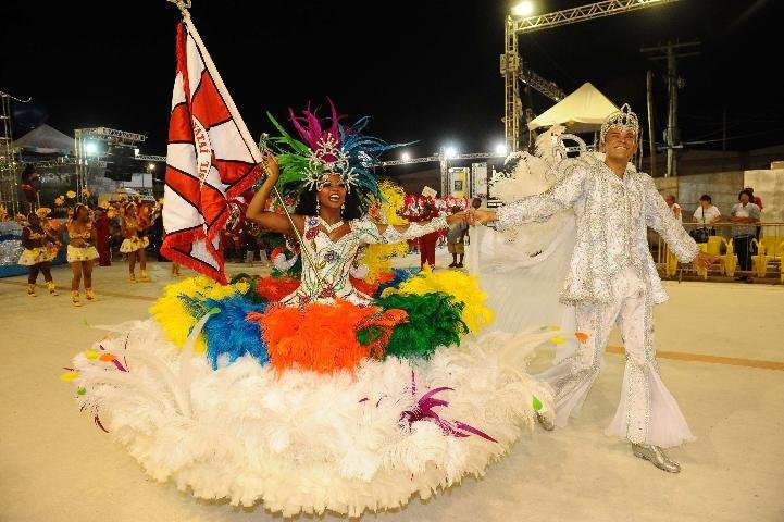 Desfile da escola Acad&ecirc;micos de Gravata&iacute;
