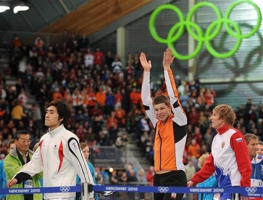 Sven Kramer comemora a conquista do ouro