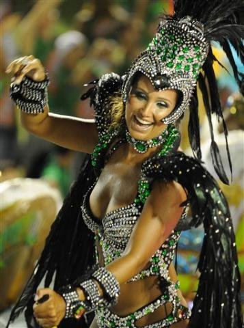Agremia&ccedil;&atilde;o terminou o desfile correndo, mas dentro do limite de tempo