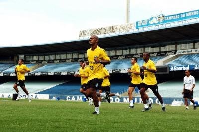 Ap&oacute;s folga, jogadores do Gr&ecirc;mio voltam aos treinos