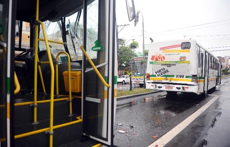Feridos em colis&atilde;o entre &ocirc;nibus s&atilde;o liberados na Capital