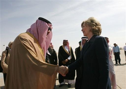 Hillary Clinton faz visita ao Oriente M&eacute;dio