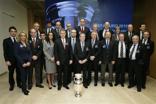 It&aacute;lia, Fran&ccedil;a e Turquia entregaram pedidos para sediar Euro 2016