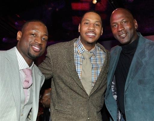 Michael Jordan (D) pode adquirir Charlotte Bobcats
