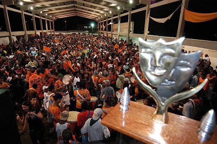 Quadra da Imperatriz ficou pequena para festa da vit&oacute;ria