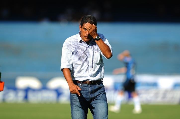 Silas enfrenta a primeira decis&atilde;o com o Gr&ecirc;mio