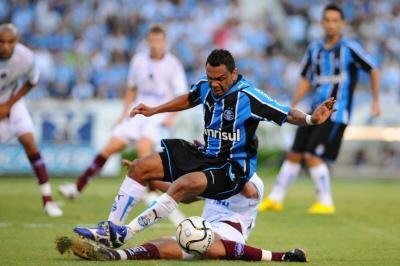 Leandro se lesionou na partida contra o Caxias