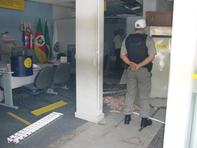 Deic tem suspeitos do assalto a banco em Sert&atilde;o Santana