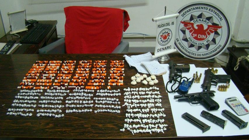 Pol&iacute;cia apreende cerca de R$ 50 mil em drogas no Campo da Tuca