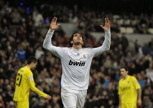 Kak&aacute; marca dois e Real Madrid atropela Villarreal