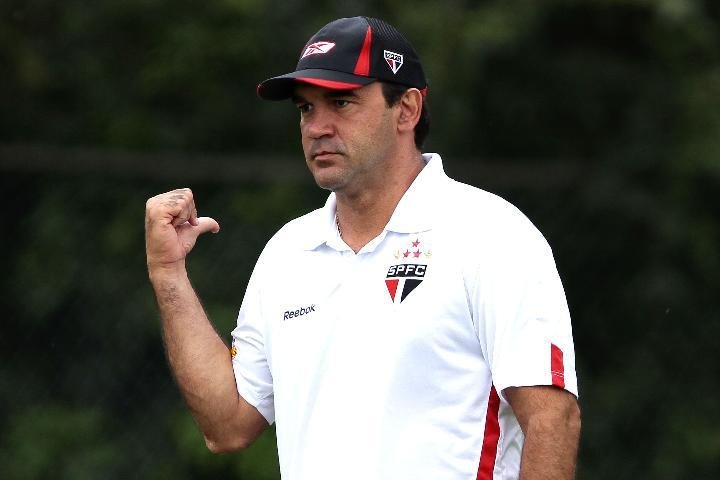 Ricardo Gomes tem hemorragia cerebral e &eacute; internado