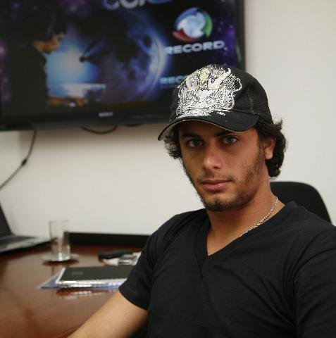 Jesus Luz assina contrato para lan&ccedil;amento de CD