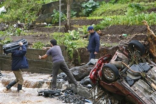 Enchentes deixam 32 desaparecidos na Ilha da Madeira