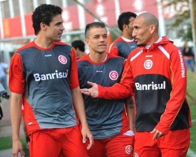 Bol&iacute;var e Gui&ntilde;azu d&atilde;o receita para vencer na Libertadores