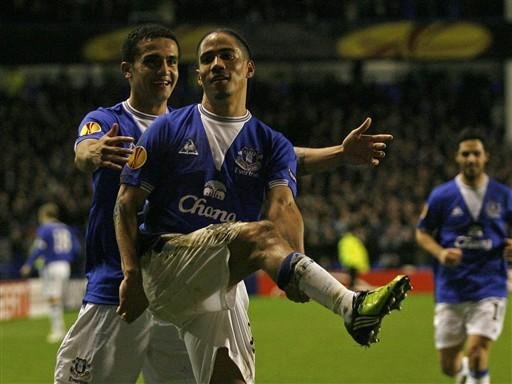 Pienaar, do Everton, &eacute; acusado de dirigir embriagado