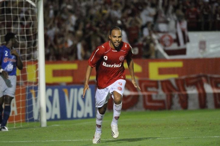 Alecsandro anotou seu quinto gol em 2010