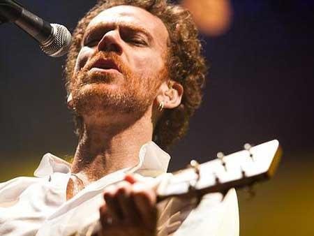 Nando Reis toca em Porto Alegre no dia 4