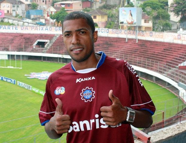 Edu Silva refor&ccedil;a o Caxias