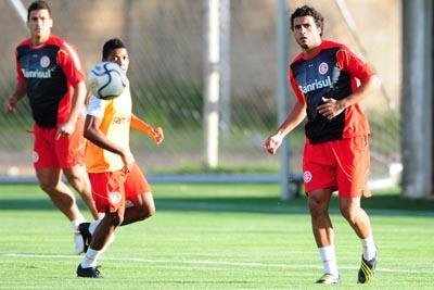 Ronaldo ganha espa&ccedil;o com prov&aacute;vel sa&iacute;da de Danilo