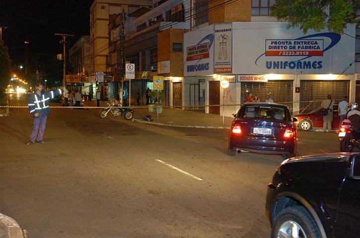 Avenida Crist&oacute;v&atilde;o Colombo tamb&eacute;m ficou parcialmente interditada durante a madrugada
