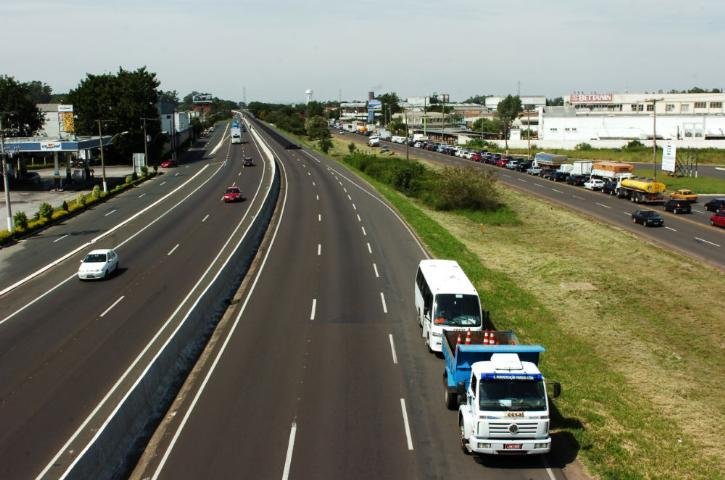 Bloqueio foi efetuado para obras no viaduto da Petrobras em Esteio