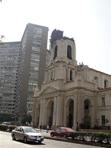 Igreja da Divina Provid&ecirc;ncia ficou parcialmente destru&iacute;da em Santiago