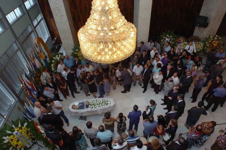 Centenas de pessoas j&aacute; prestaram homenagens ao secret&aacute;rio