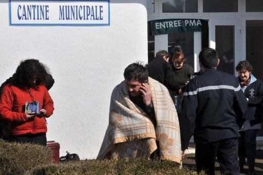 A tempestade Xynthia, que varre a Europa ocidental, j&aacute; matou 53 pessoas, sendo 45 na Fran&ccedil;a, al&eacute;m de provocar graves inunda&ccedil;&otilde;es e cortes de eletricidade