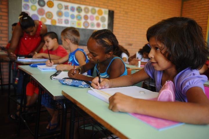 Cerca de 1,1 milh&atilde;o voltam &agrave;s aulas na rede estadual de ensino