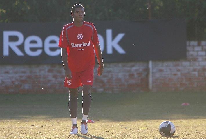 Juan treina no time titular do Inter