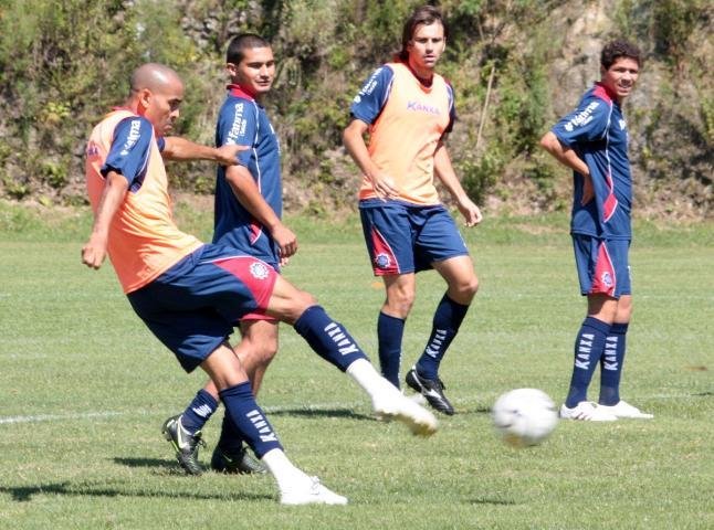 Anderson Bill conclui a gol 