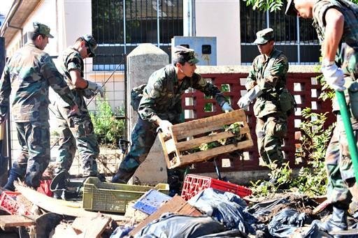 Militares auxiliam nos trabalhos