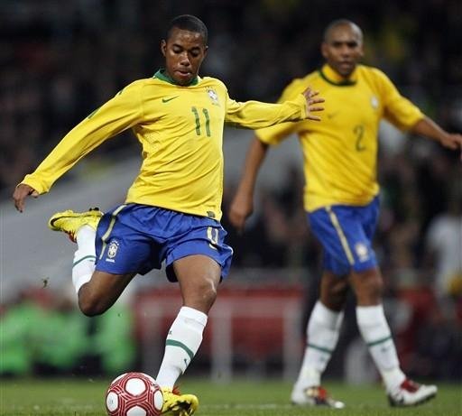 Brasil, de Robinho, empatou ontem com a Irlanda e segue em 2&ordm; no ranking da Fifa