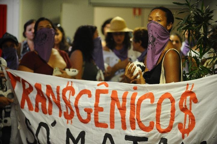 Protestos tamb&eacute;m ocorrem em Porto Alegre 
