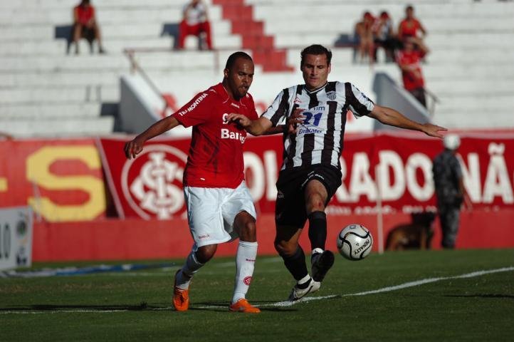Alecsandro tentar&aacute; convencer cunhado Deco a vir para o Inter