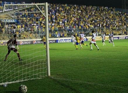 Pelotas derrotou o Veran&oacute;polis por 2 a 1