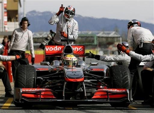McLaren nega ilegalidade em asa traseira de carro