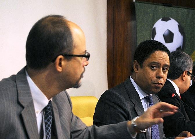 Ministro Orlando Silva esteve reunido com representantes das cidades que receber&atilde;o jogos da Copa do Mundo em 2014 e cobrou mais agilidade nas obras
