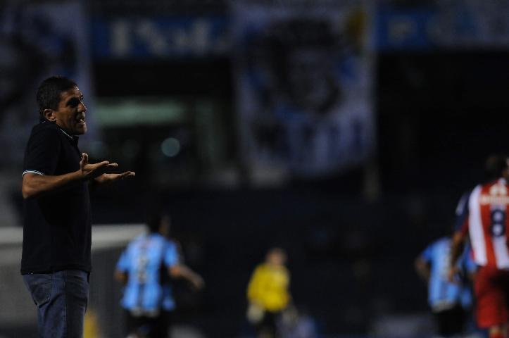 T&eacute;nico Silas foi vaiada pela torcida no segundo tempo