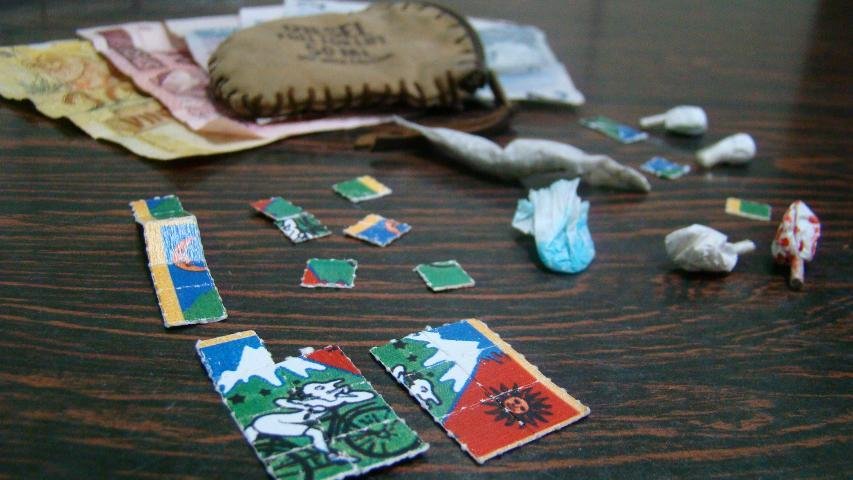 Casal &eacute; preso com LSD e coca&iacute;na 