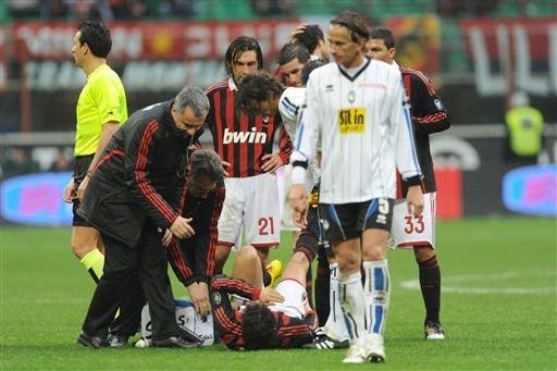 Recuperado, Pato refor&ccedil;a Milan contra o Manchester 