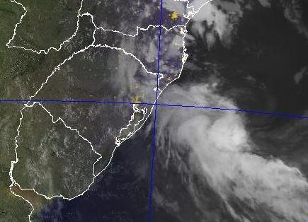 Rajadas de vento podem chegar a 80 km/h no Litoral