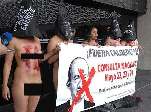 Mulheres ficam nuas para protestar contra presidente mexicano