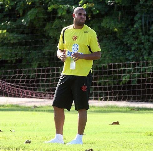 Parreira aconselha Adriano e prev&ecirc; evolu&ccedil;&atilde;o sul-africana