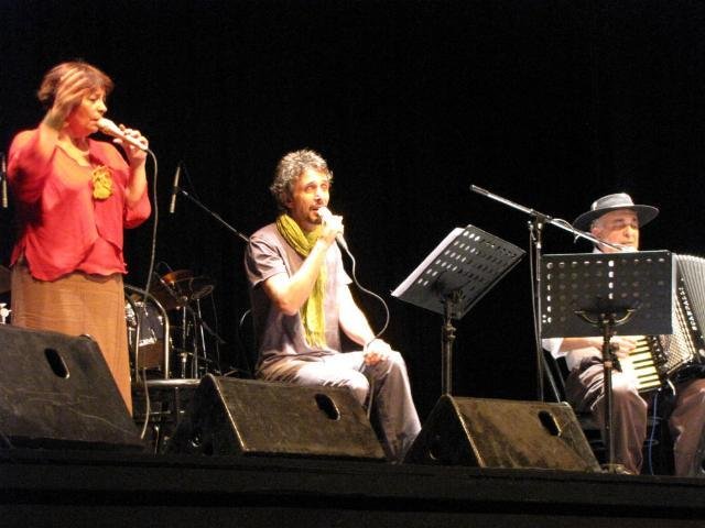Show terminou com Gracias a La Vida, de Mercedes Sosa, emocionando o p&uacute;blico