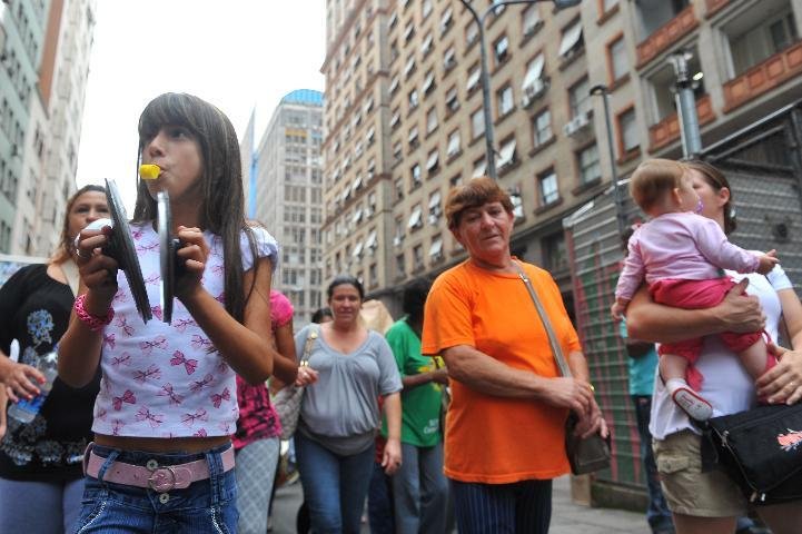 Cerca de quatro mil fam&iacute;lias moram em vilas perto da institui&ccedil;&atilde;o estadual