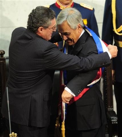 Pi&ntilde;era assume o lugar de Bachelet