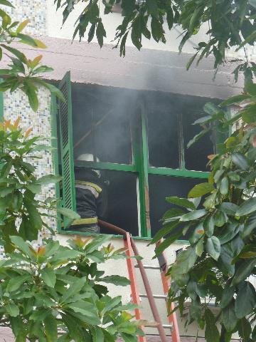 Bombeiros controlaram inc&ecirc;ndio