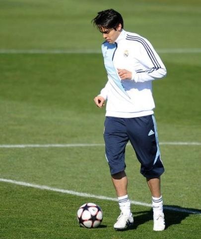 Kak&aacute; tem uma contratura muscular e n&atilde;o jogar&aacute; a partida de domingo pelo Campeonato Espanhol contra o Valladolid
